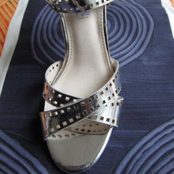 Cape Robbin Glory-1 Silver Crossover Sandal - Picture 11 of 14